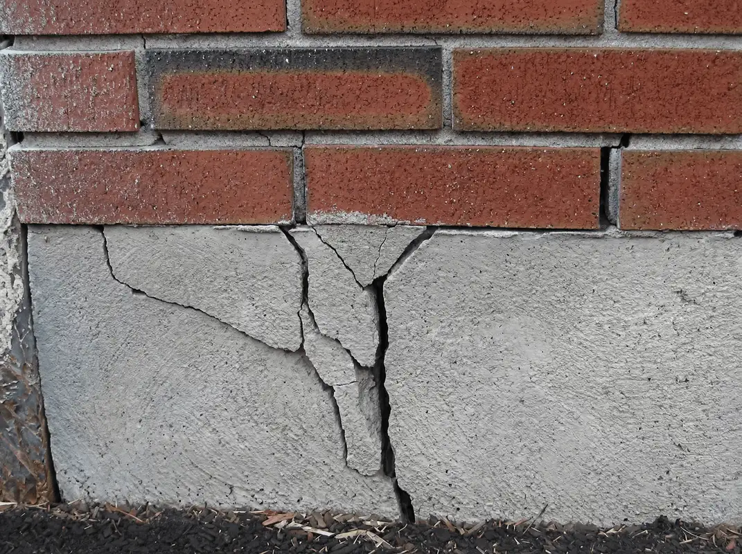 Concrete foundation with serious structural damage in Jacksonville, FL